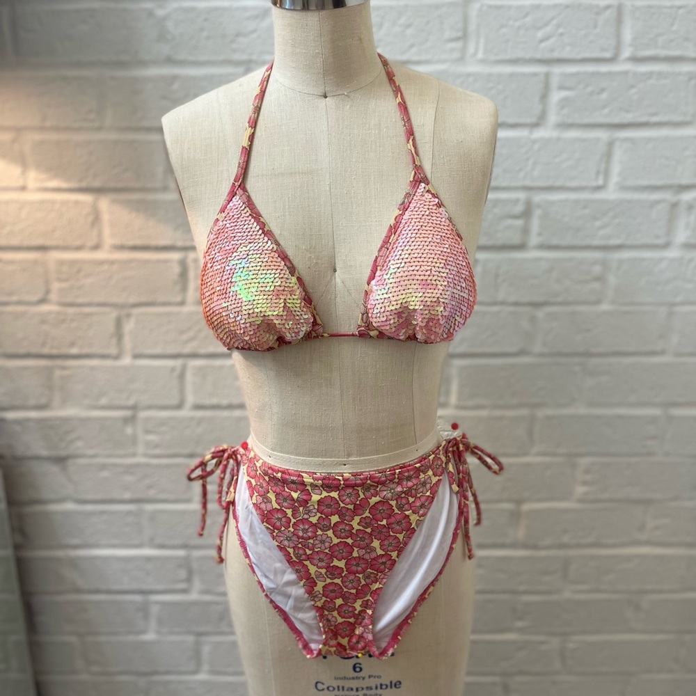 Victoria’s Secret string bikini swimsuit size medium